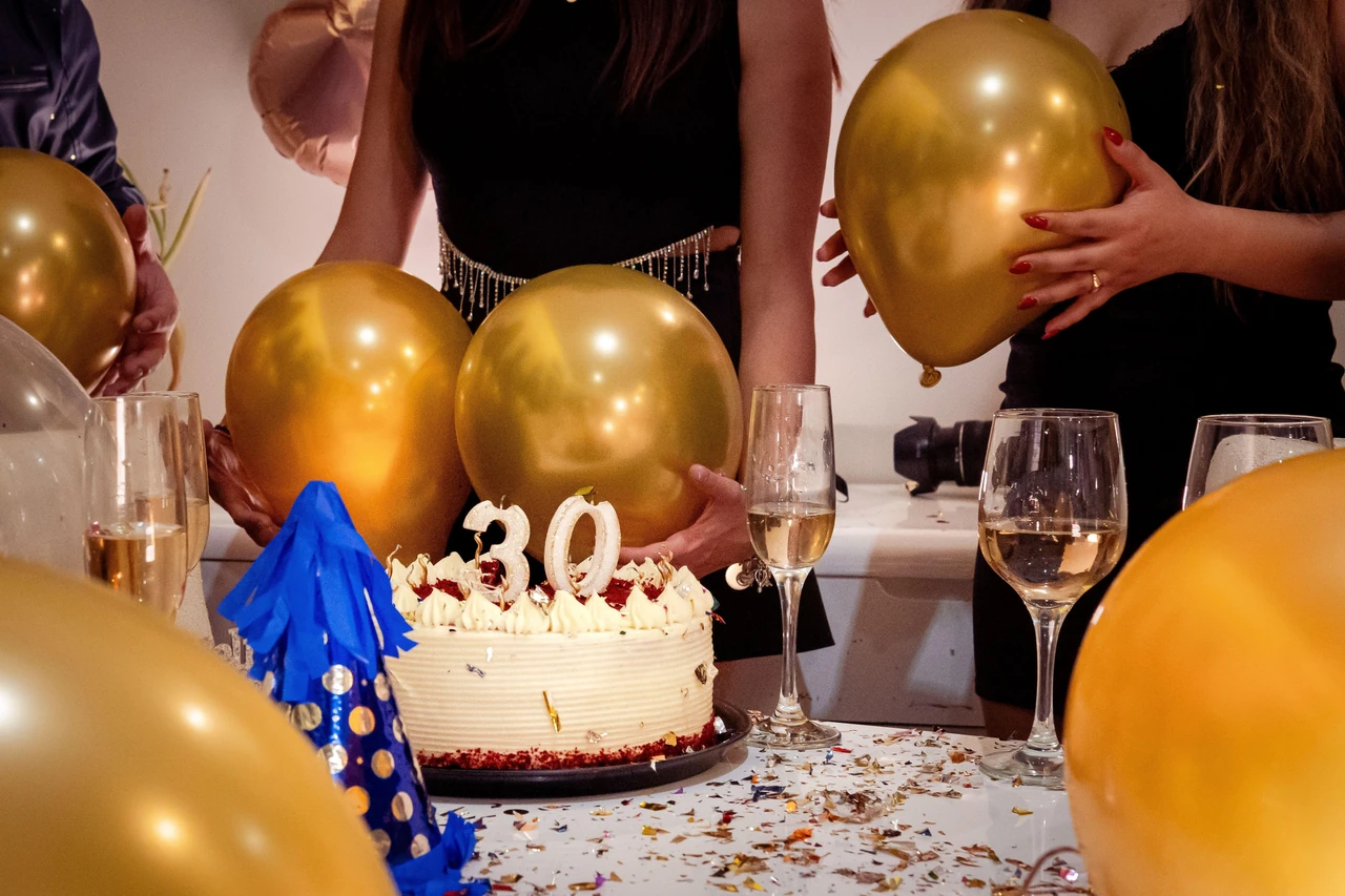 Привітання з днем народження 30 років: 8 теплих і щирих варіантів