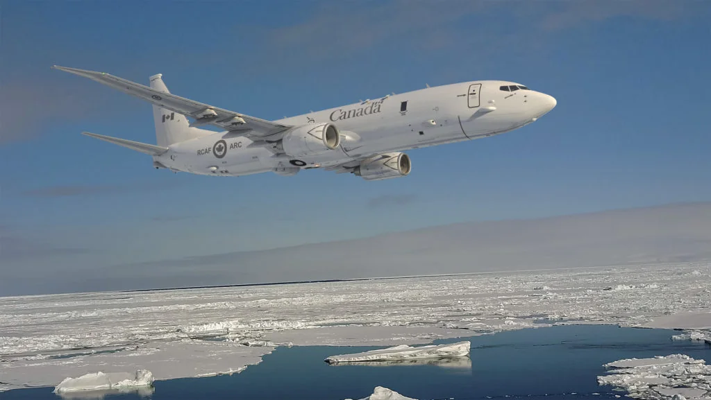 Літак P-8 Poseidon над арктичними льодами під час місії