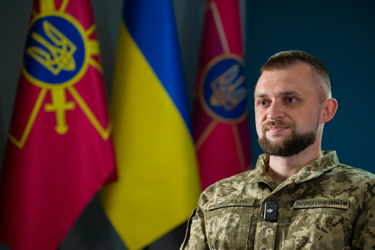 Полковник Андрій Крока у формі ЗСУ на церемонії передачі бойового прапора 155-ї окремої механізованої бригади імені Анни Київської.