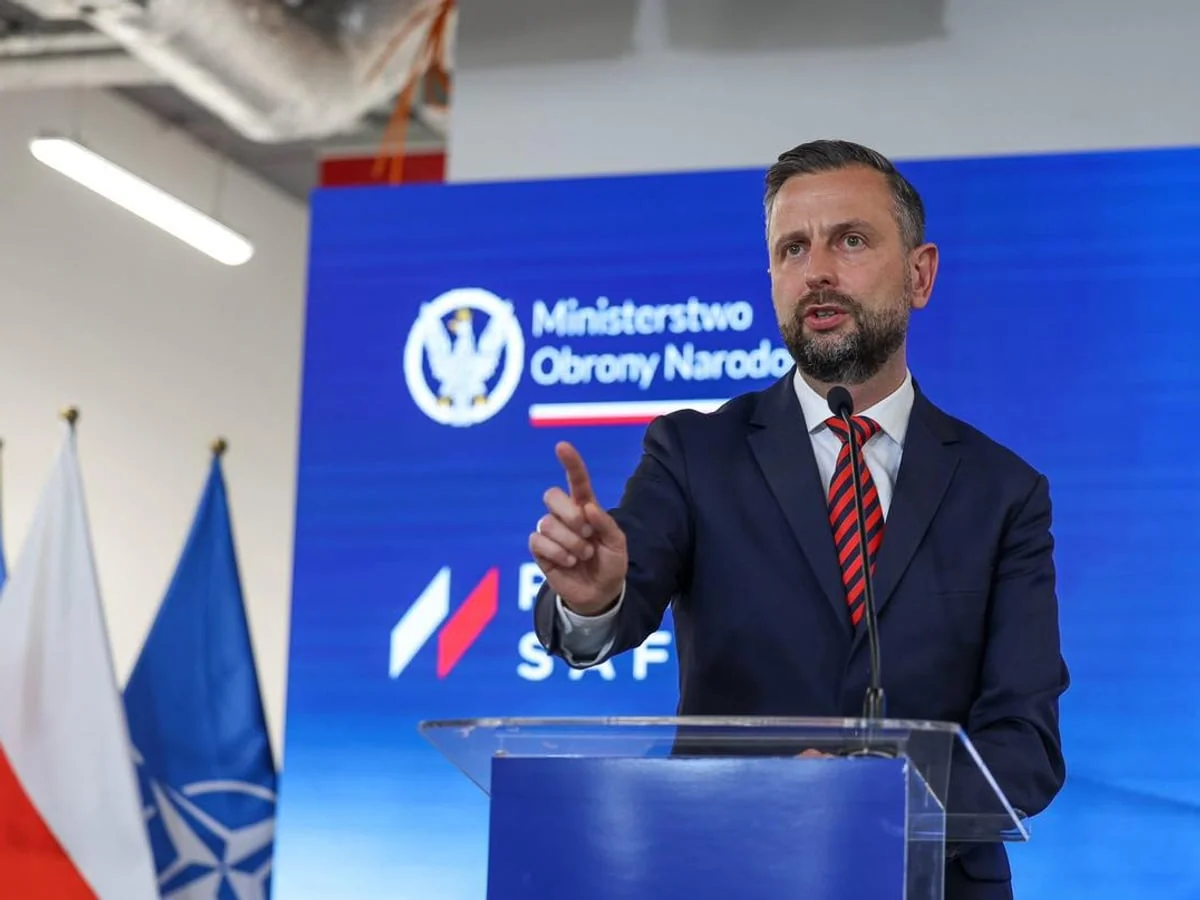 Міністр оборони Польщі Владислав Косіняк-Камиш виступає щодо військової допомоги Україні