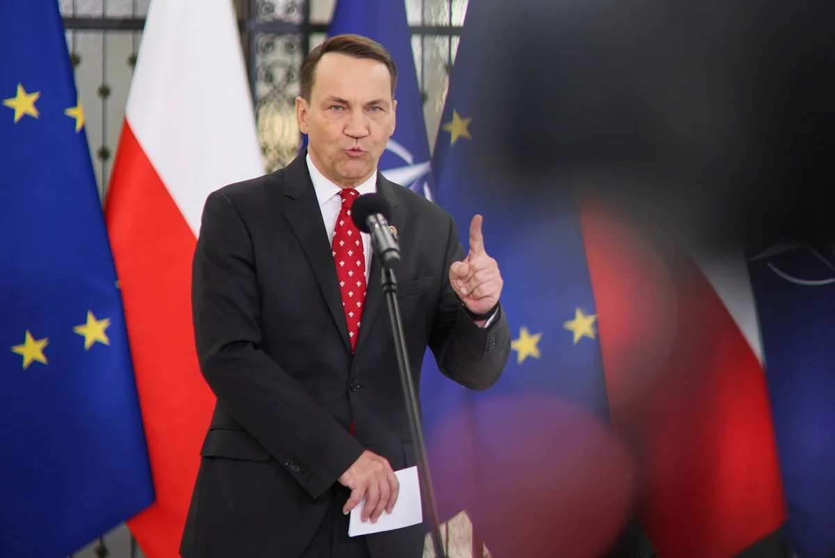 Радослав Сікорський закликає союзників реагувати на удари РФ по Україні як на свої