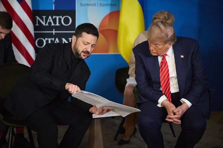 Зеленський і Трамп на саміті НАТО з документами